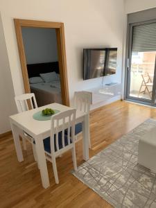 TV a/nebo společenská místnost v ubytování Apartman A2