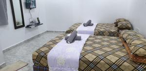 パンタイチェナンにあるCHILY GUESTHOUSE LANGKAWIの隣室確約 ベッド2台付