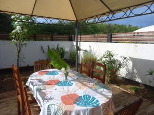 Φωτογραφία από το άλμπουμ του Maison Job σε Σαιν-Λουί +8 φωτογραφίες