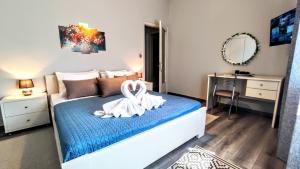 Postel nebo postele na pokoji v ubytování Efessos center apartment