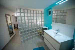 a bathroom with a sink and a mirror at Rochecorbon Le Gite des Clouet "Labellisé Loire A Vélo" in Rochecorbon