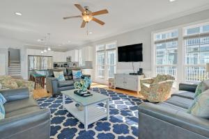 TV a/nebo společenská místnost v ubytování 7 Palms