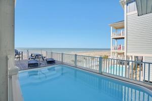 Bazén v ubytování 7 Palms nebo v jeho okolí