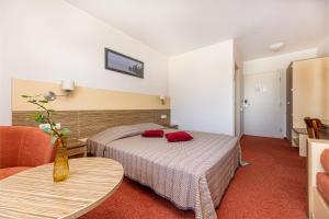 Postel nebo postele na pokoji v ubytování Info Hotel