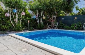 Bazén v ubytování Dalmatian 230m2 with pool and garden near the old town for families nebo v jeho okolí