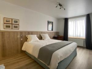Postel nebo postele na pokoji v ubytování B&B l'Aigrin