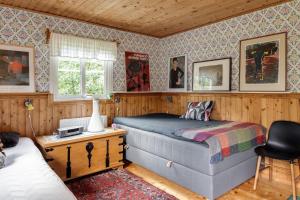 Postel nebo postele na pokoji v ubytování Super cozy cottage in Sunnaryd on the east side of lake Bolmen