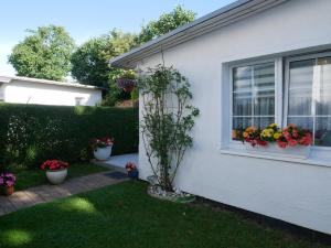 Bungalow Rarek "20 Gehmin vom Ostseestrand"