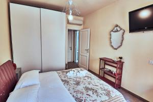 a bedroom with a bed and a mirror on the wall at Del Castello in San Benedetto del Tronto