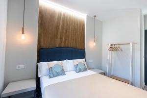 Posteľ alebo postele v izbe v ubytovaní Apartamentos El Patio, Plaza Mayor Trujillo