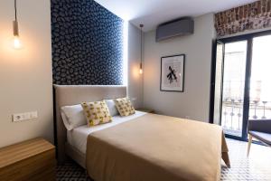 Posteľ alebo postele v izbe v ubytovaní Apartamentos El Patio, Plaza Mayor Trujillo