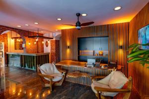 a living room with a desk and two chairs at Akkan Hotel in Bodrum City
