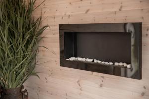 Imagine din galeria proprietății A cozy treehouse for two în Orissaare