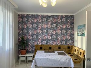 Imagen de la galería de 1 комнатная квартира, en Astana