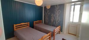 a small bedroom with two beds and a window at Maison de pêcheur rénovée avec cour proche du port in Les Sables-dʼOlonne