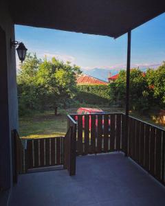 a porch with a view of a yard at House Telavi in Tʼelavi