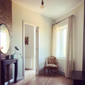 a living room with a chair and a window at House Telavi in Tʼelavi