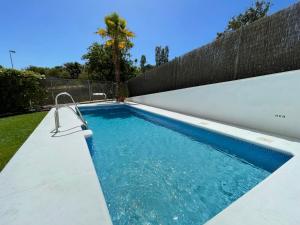 Bazén v ubytovaní Irina Playa, Apartamentos Living Sur alebo v jeho blízkosti