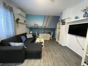 Televízia a/alebo spoločenská miestnosť v ubytovaní Irina Playa, Apartamentos Living Sur