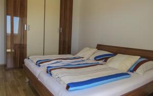 Posteľ alebo postele v izbe v ubytovaní Klara's apartments