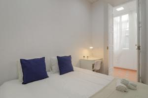 Posteľ alebo postele v izbe v ubytovaní C67 - Shiny 6 Bedrooms in Plaza de la Merced + 16 fotografií