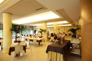 Gallery image of Hotel Rivus in Peschiera del Garda