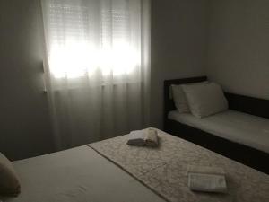Postel nebo postele na pokoji v ubytování Apartmani Ruzmarin