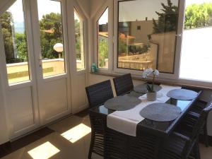 Balkón nebo terasa v ubytování Apartmani Ruzmarin