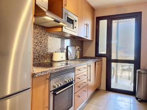 Kuchyň nebo kuchyňský kout v ubytování Lovely apartment with pool & sea views - Marina Del Castillo 2129