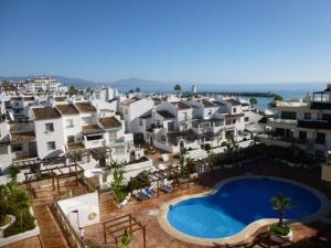 Bazén v ubytování Lovely apartment with pool & sea views - Marina Del Castillo 2129 nebo v jeho okolí
