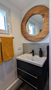 Koupelna v ubytování Hausboot Wangermeerblick (Floating Home) + 30 fotografií