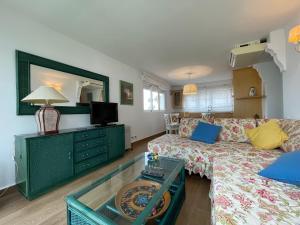 Fotografie z fotogalerie ubytování Acogedor apartamento con Piscina y vistas al mar v destinaci Benalmádena
