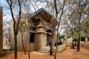 Gallery image of Queen of Sheba, Self-Catering House at Buffelshuis Safari Camp in Mokopane +18 photos