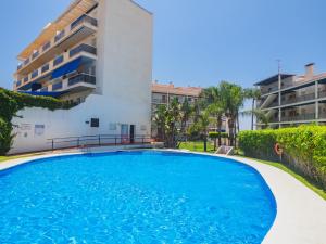 Bazén v ubytovaní Cubo's Beach Apartment Torrox Costa alebo v jeho blízkosti