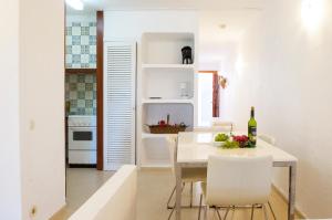 A kitchen or kitchenette at Apartamento Ferrera Park 617