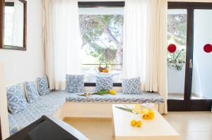 A seating area at Apartamento Ferrera Park 617