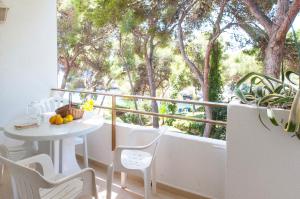 A balcony or terrace at Apartamento Ferrera Park 617