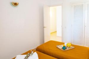 A bed or beds in a room at Apartamento Ferrera Park 617 Még 17 kép