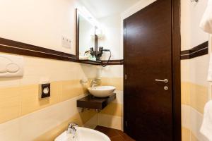 Koupelna v ubytování Hotel Petit Palais
