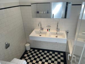 Cozy Pijp Apartment Amsterdam tesisinde bir banyo