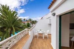 A balcony or terrace at Apartamentos Los Rosales