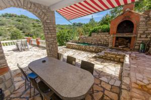 Patio nebo venkovní prostory v ubytování Apartments Drazen