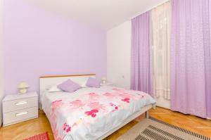 Postel nebo postele na pokoji v ubytování Apartments Drazen