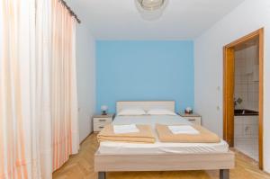 Postel nebo postele na pokoji v ubytování Apartments Drazen