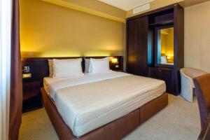 Postel nebo postele na pokoji v ubytování Hotel Petit Palais