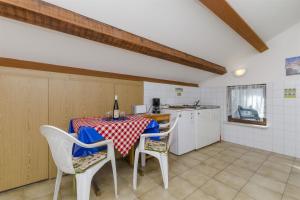 Kuchyňa alebo kuchynka v ubytovaní Apartments Franciska