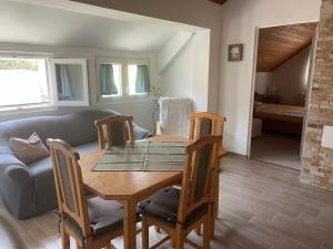 Posedenie v ubytovaní Jasmin Apartman