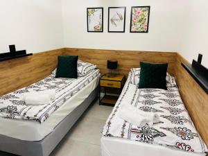 WRZOS resort & wellness **** DOMKI CAŁOROCZNE客房内的一张或多张床位