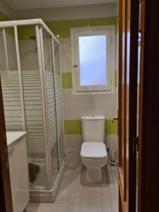 Koupelna v ubytování Habitación con baño privado- En casa familiar Beatriz