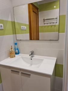 Koupelna v ubytování Habitación con baño privado- En casa familiar Beatriz